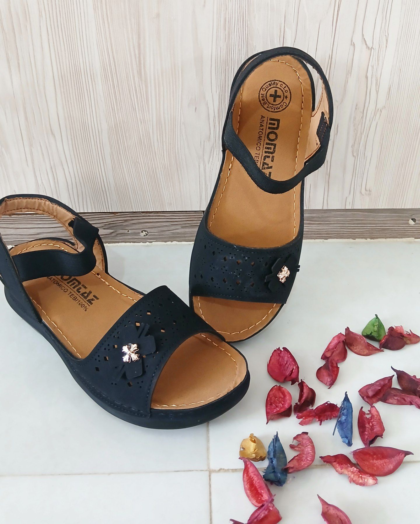 صندل‌زنانه‌پشت‌چرم‌بسیار‌سبک